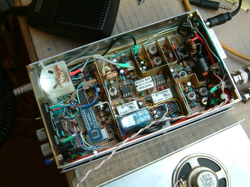 Picture of a very compact SSB QRP Transceiver (20 m, 14 M, Peter Rachow, DK7IH)