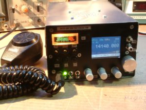 Final assembly of the 5 band 10 watts QRP SSB transceiver( (C) 2016 Peter Rachow - DK7IH)