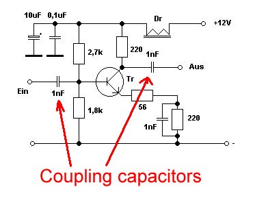 Coupling transistor stages with capacitors