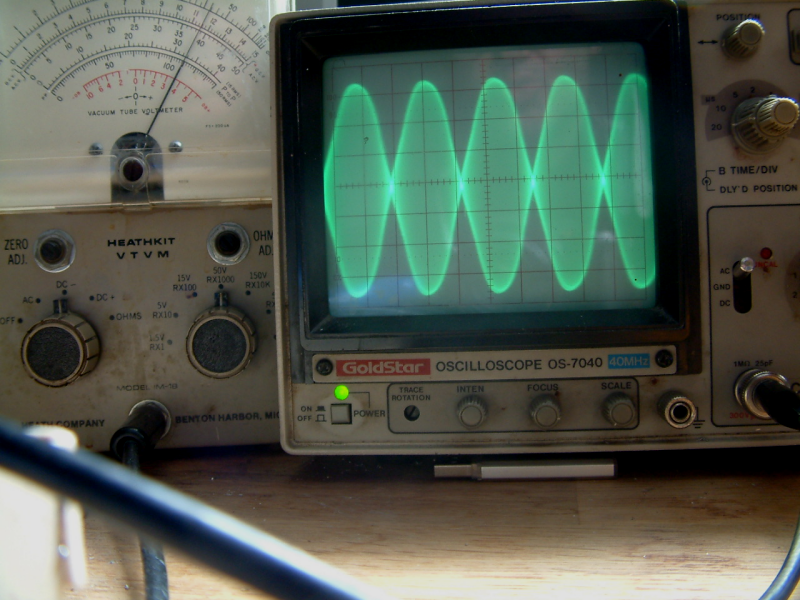 DK7IH QRO SSB transceiver for 7MHz/40m - Two tone signal, power about 57 watts, close to overdrive